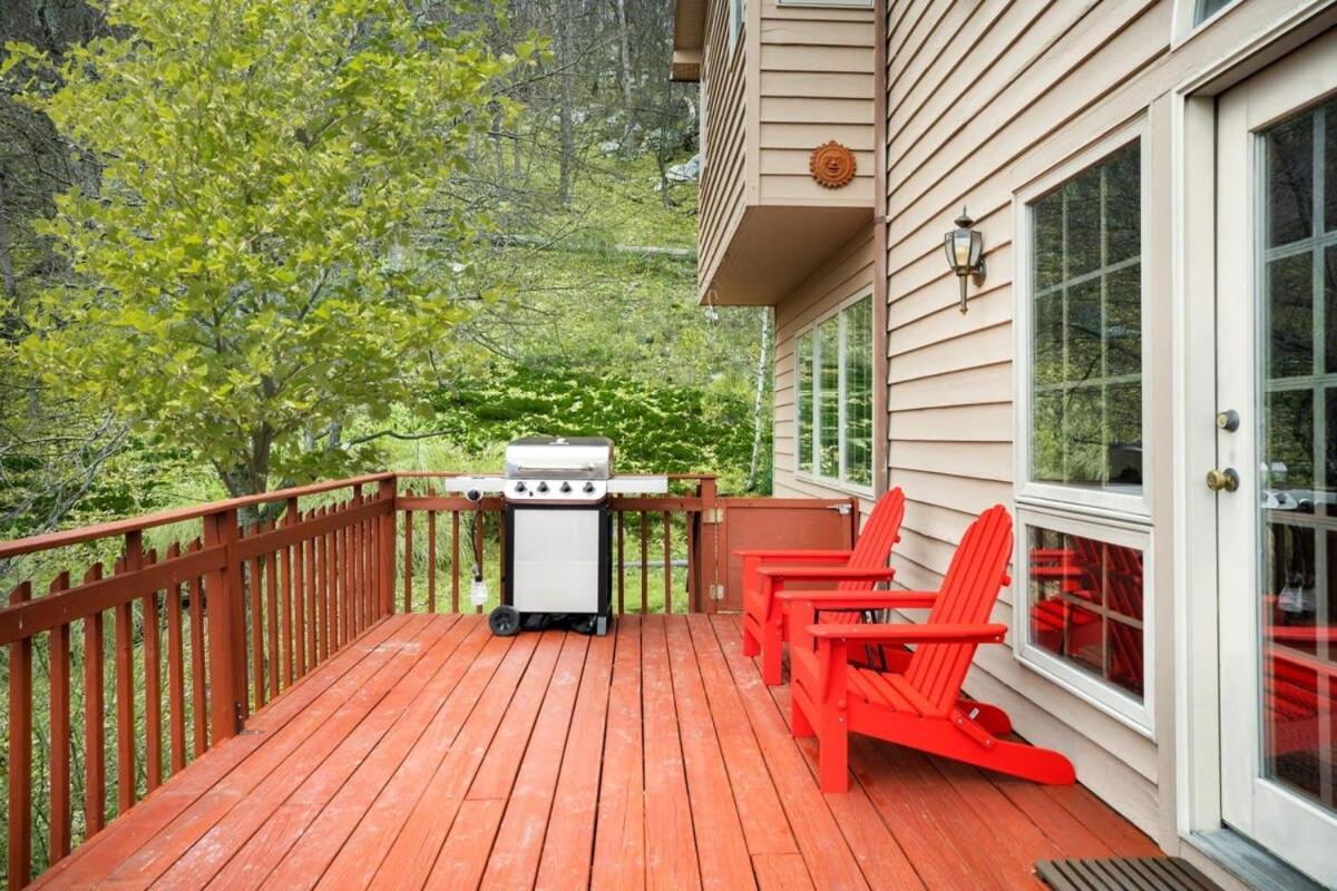 Modern Retreat W Hot Tub, Deck & Resort Amenities Berkeley Springs Exterior photo