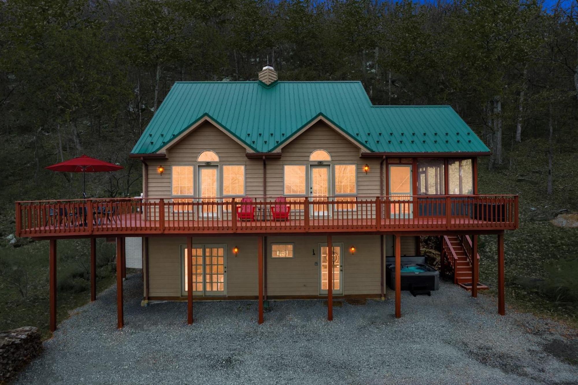 Modern Retreat W Hot Tub, Deck & Resort Amenities Berkeley Springs Exterior photo